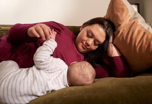 Bỏ túi mẹo hay giúp mẹ bỉm giảm sự khó chịu khi cho con bú