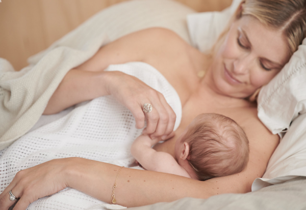 Cơ thể mẹ sau sinh thay đổi thế nào? Một số biểu hiện thường thấy và cách xử lý