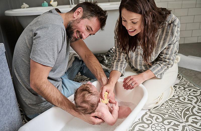 Hướng dẫn cách tắm cho trẻ sơ sinh an toàn đúng chuẩn | Mothercare